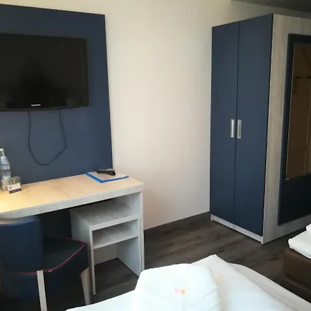 Hotel Near By 3*
