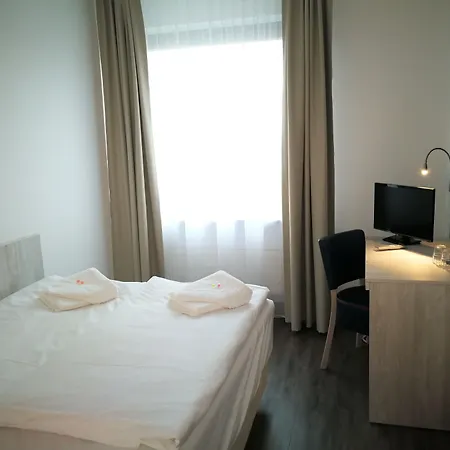 Hotel Near By 3*
