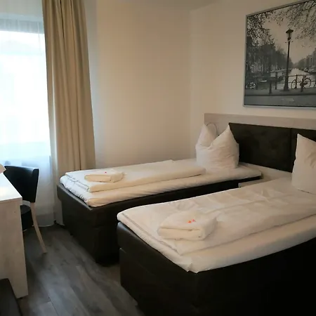 Hotel Near By Laatzen