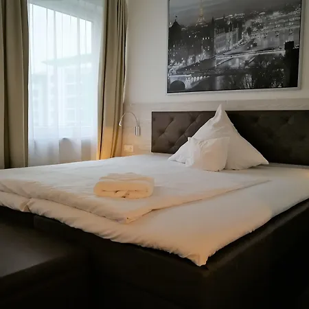 Hotel Near By 3*