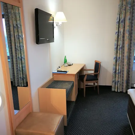 Hotel Near By Laatzen