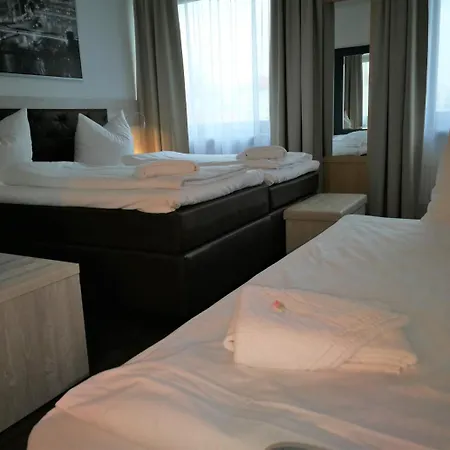 Hotel Near By Laatzen