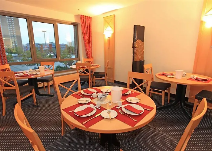 Near By Otel Laatzen